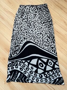 Simon Chang Women’s Sz 10 Black and White Graphic Maxi Skirt